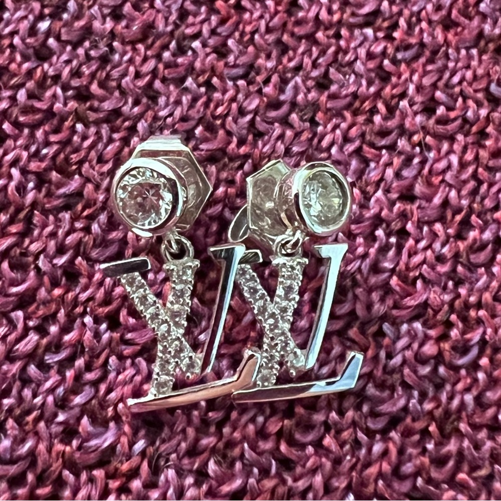 LV 18Karat white gold